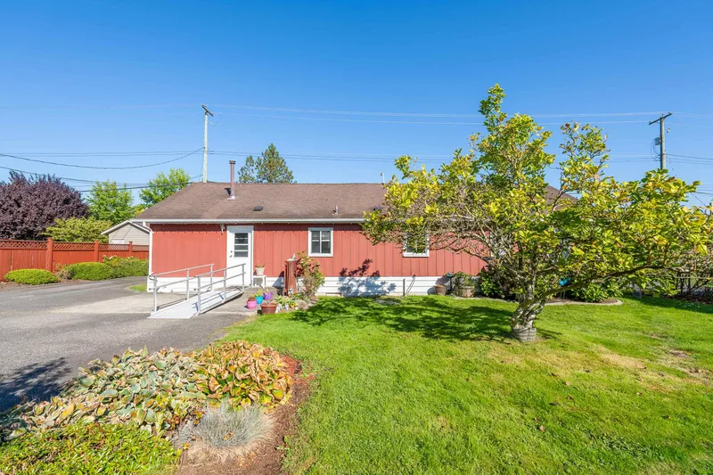 6282 175B STREET - photo 2 of 25