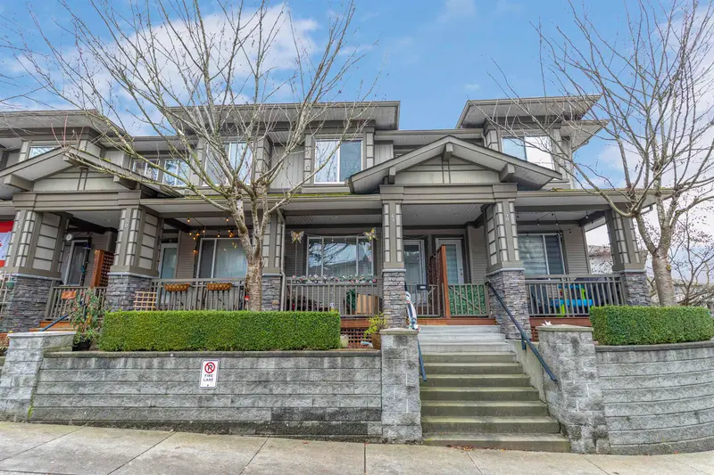 49 18701 66 AVENUE - photo 1 of 17