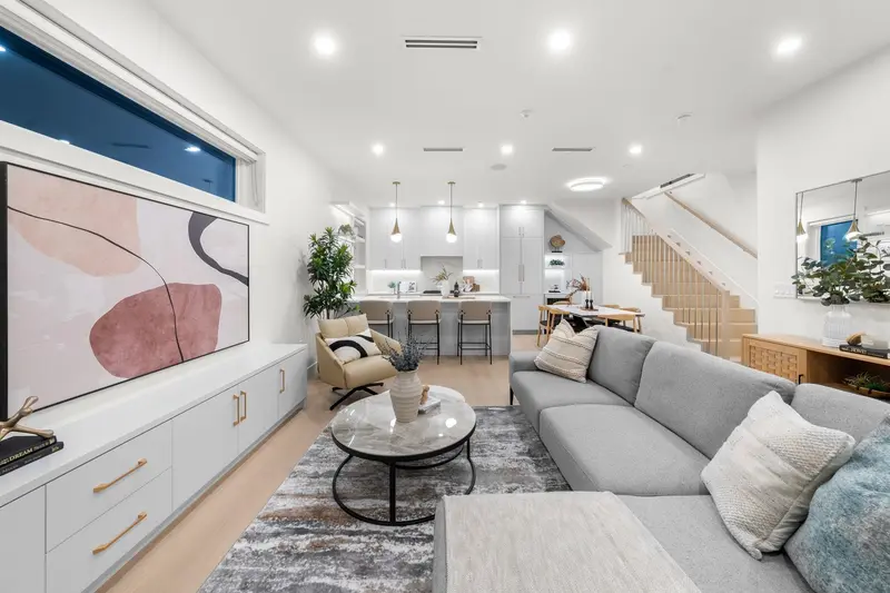 1 1582 E 2ND AVENUE - photo 3 of 25