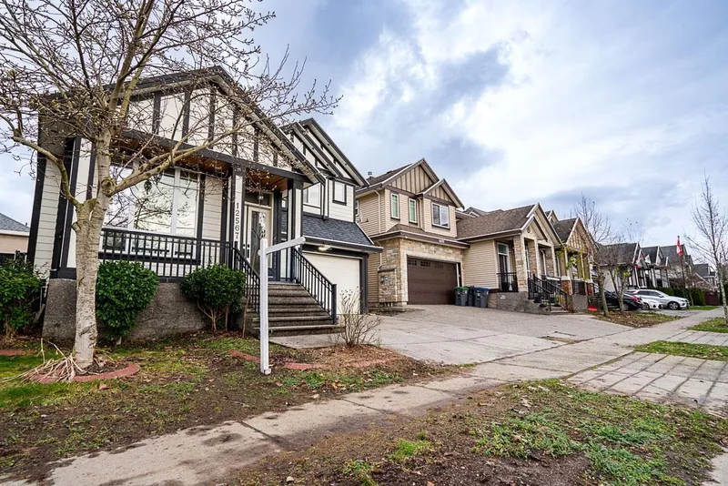 12567 66 AVENUE - photo 3 of 25