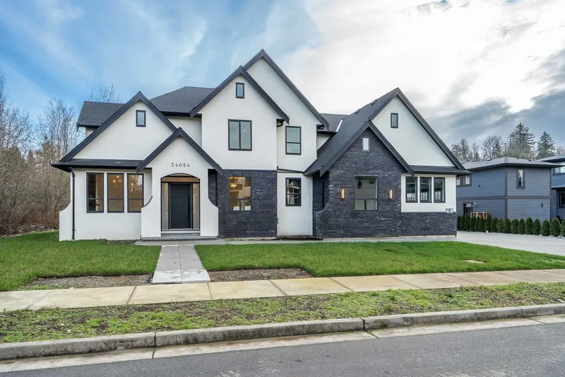 34054 HUNDERT CRESCENT - photo 2 of 25