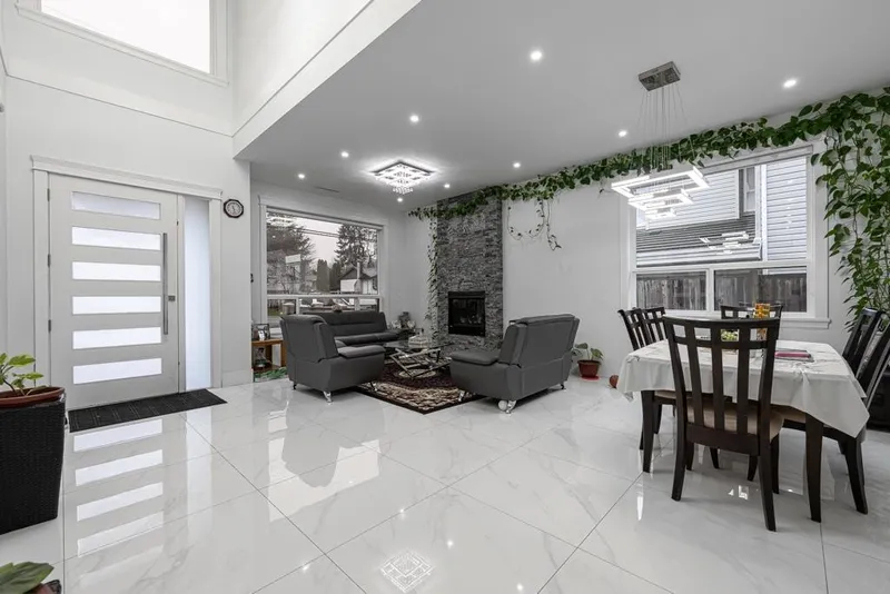 13306 90 AVENUE - photo 3 of 25