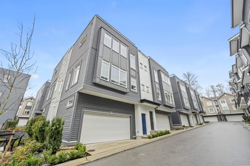 47 16355 21 AVENUE - photo 2 of 25