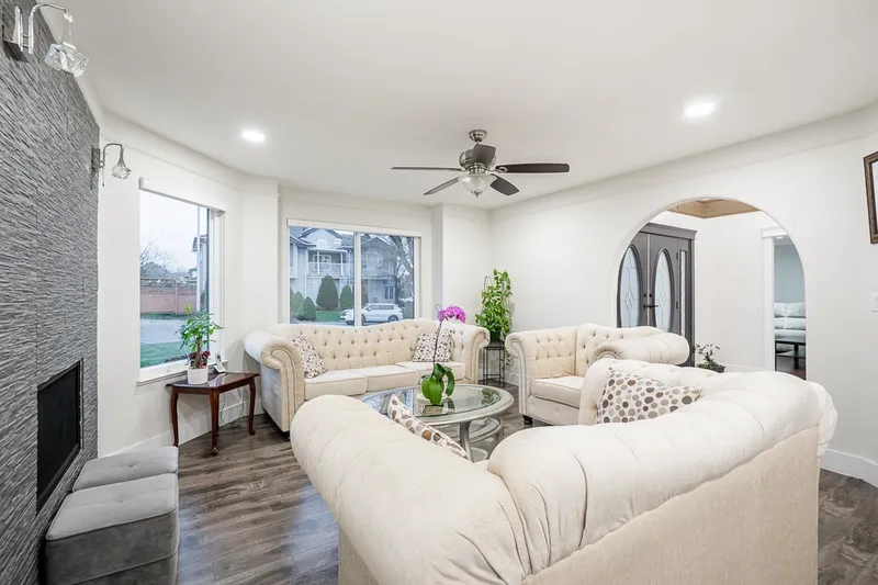 8375 151 STREET - photo 4 of 25