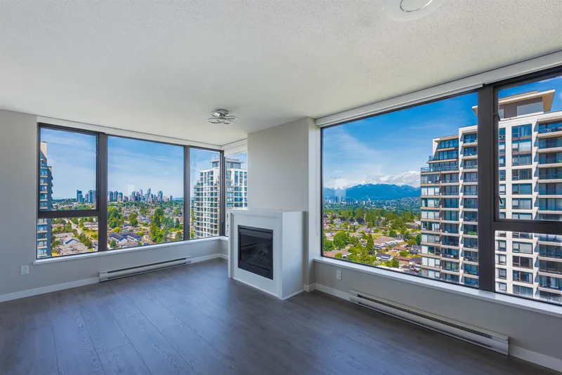 2502 7063 HALL AVENUE - photo 2 of 21