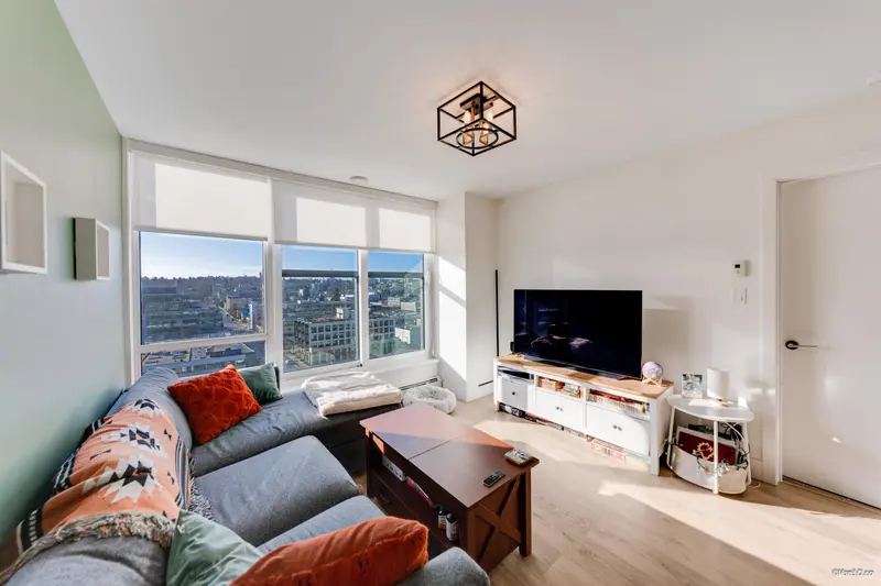 1507 1788 COLUMBIA STREET - photo 3 of 23