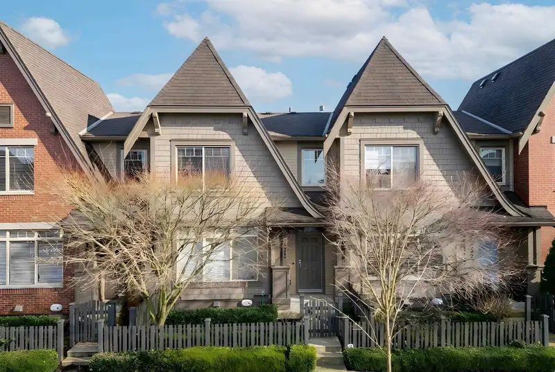 16454 25 AVENUE - photo 1 of 18