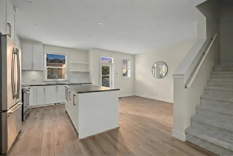 16454 25 AVENUE - photo 4 of 18