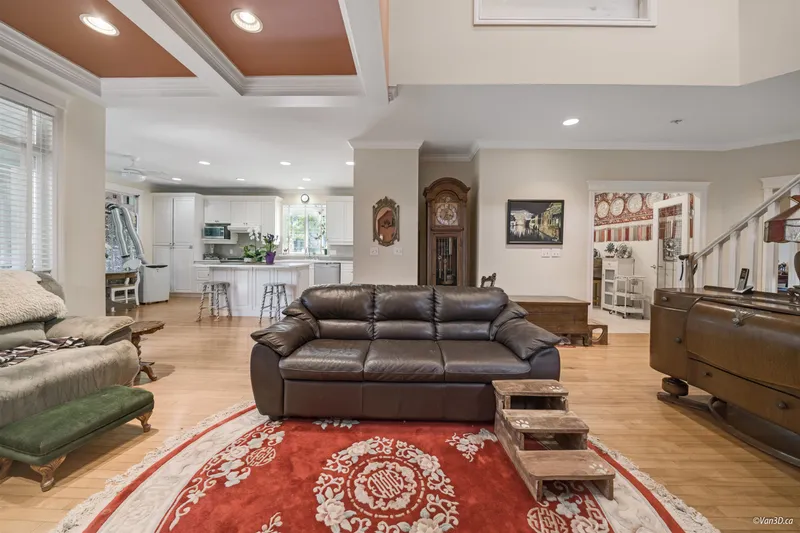 15210 29A AVENUE - photo 4 of 25