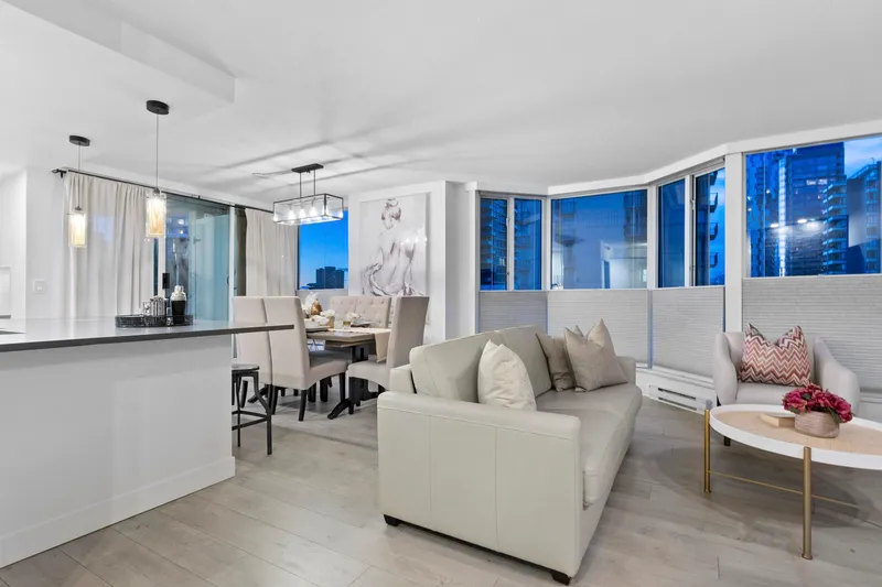 301 789 JERVIS STREET - photo 1 of 25