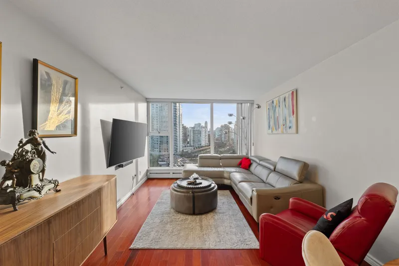 1507 1008 CAMBIE STREET - photo 3 of 25