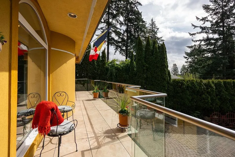 2635 ROSEBERY AVENUE - photo 3 of 24