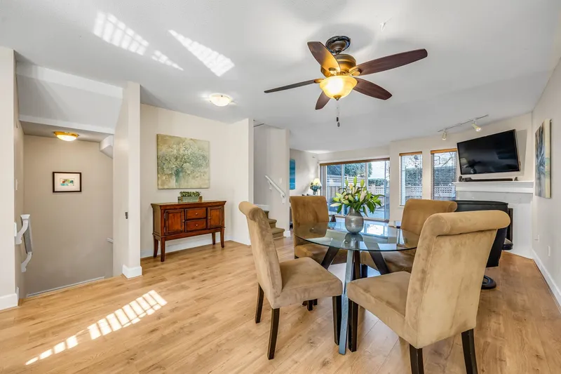 103 245 W 15TH STREET - photo 1 of 25