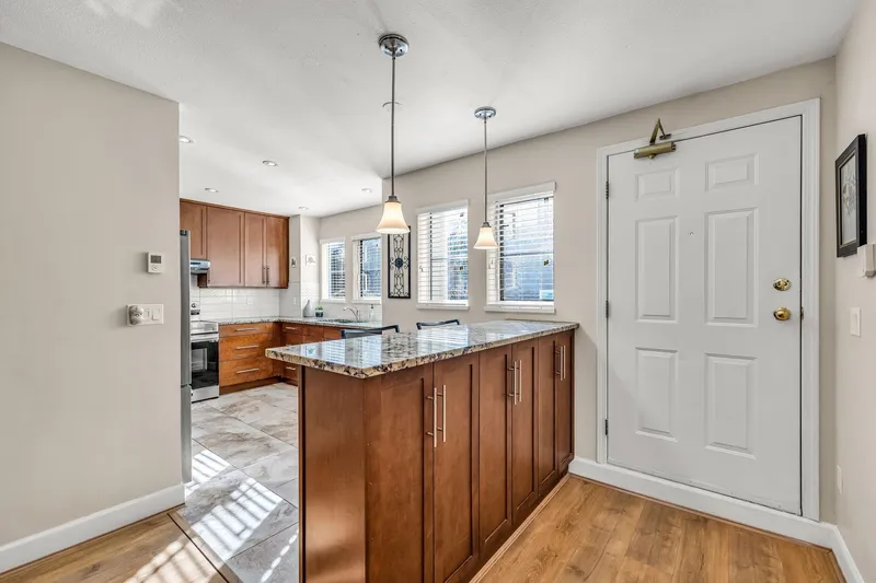 103 245 W 15TH STREET - photo 4 of 25