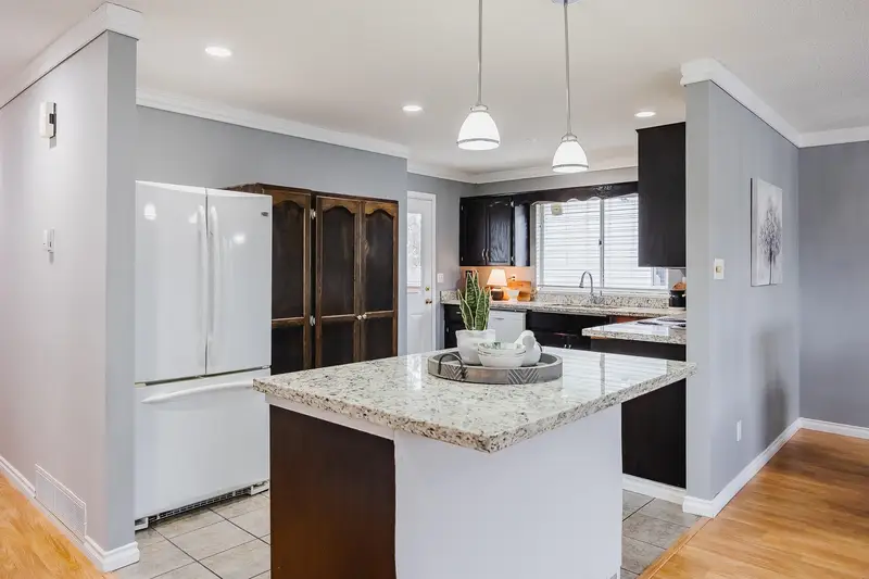 20492 THORNE AVENUE - photo 2 of 25