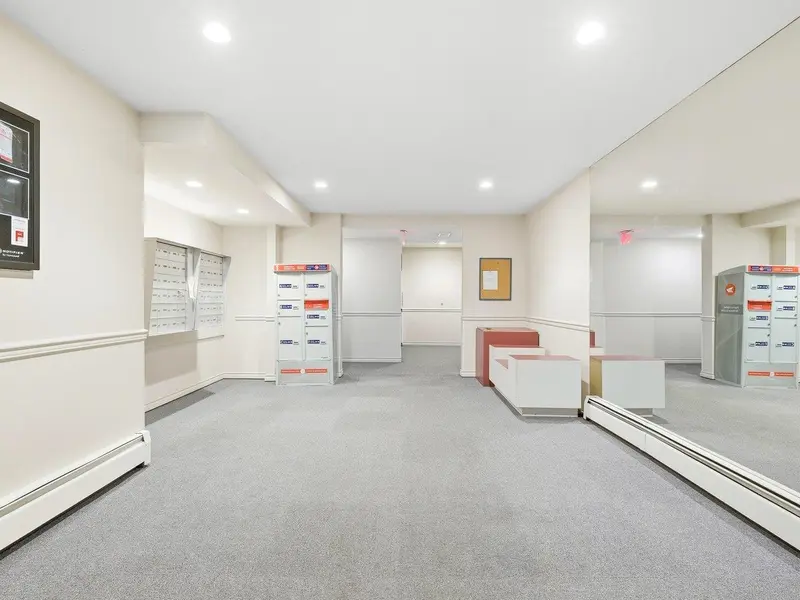 306 428 AGNES STREET - photo 4 of 25