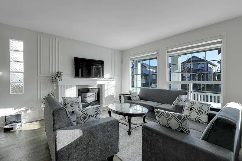 18461 65 AVENUE - photo 4 of 25