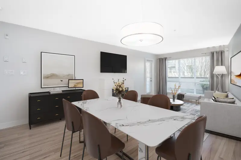 220 15735 CROYDON DRIVE - photo 4 of 25