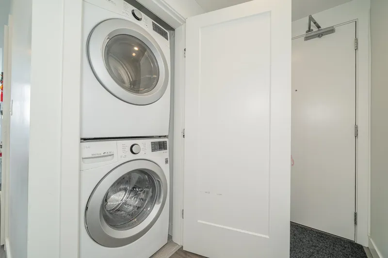 1702 2311 BETA AVENUE - photo 3 of 25