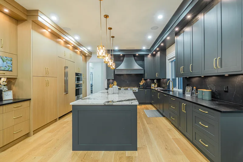 13988 20A AVENUE - photo 4 of 25