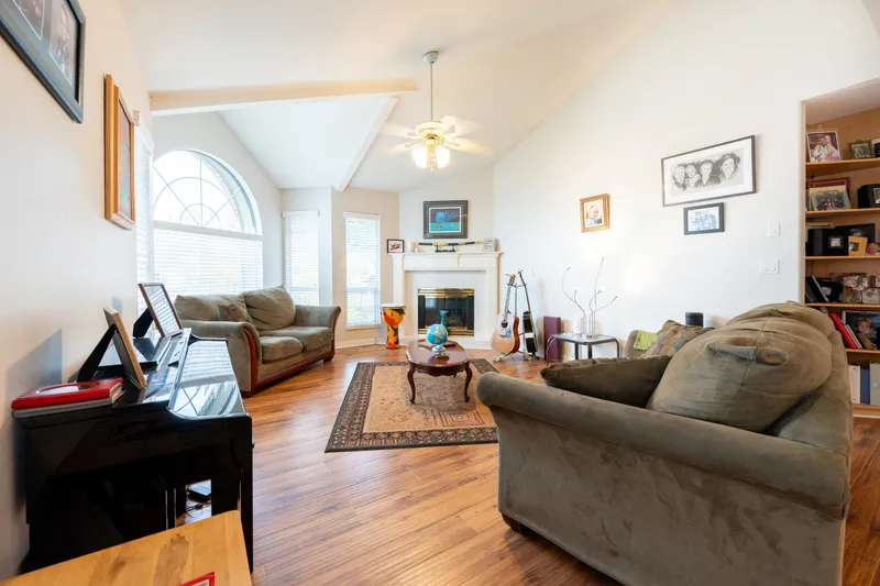 102 VISCOUNT PLACE - photo 4 of 25