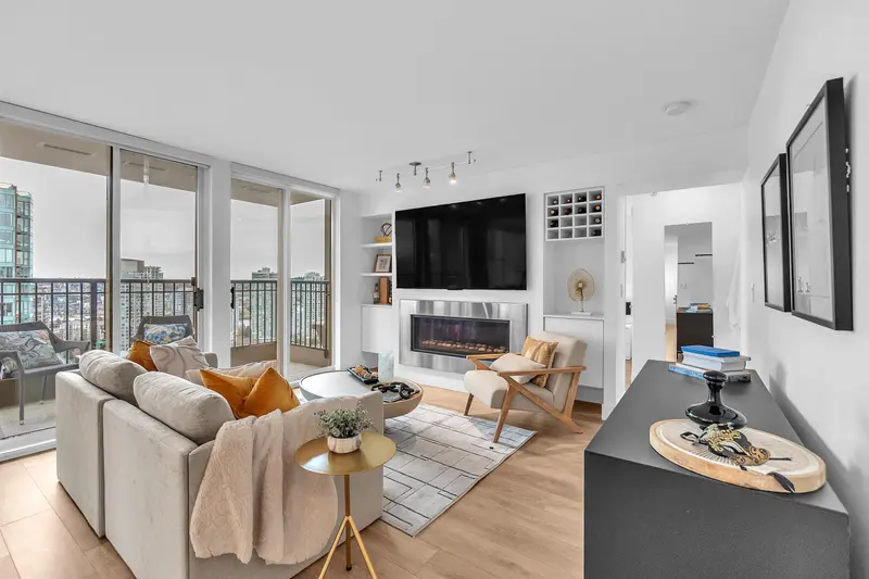 2504 969 RICHARDS STREET - photo 3 of 25