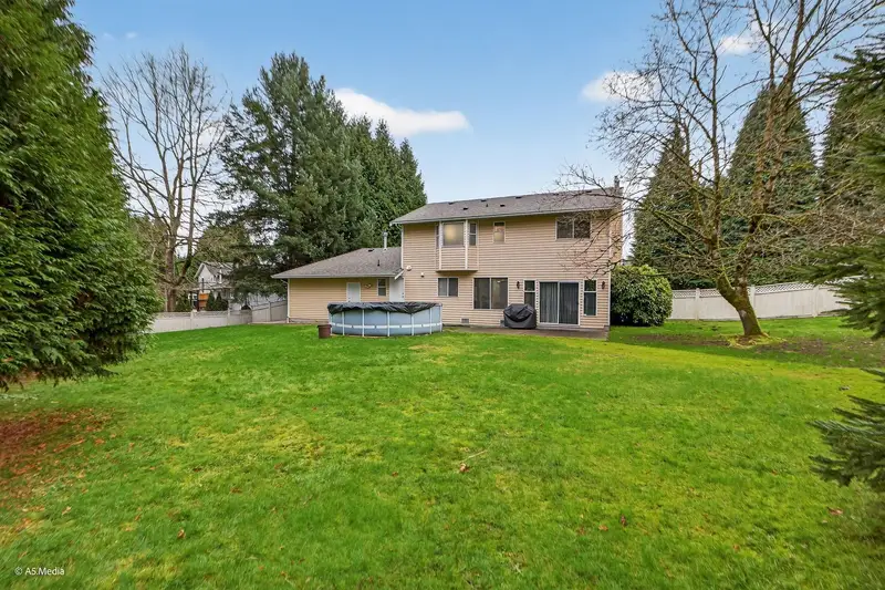 13747 63A AVENUE - photo 3 of 25