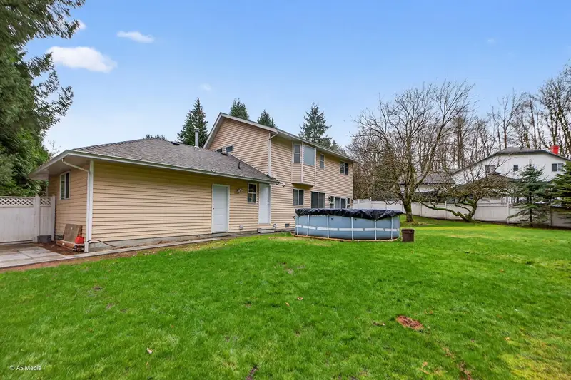 13747 63A AVENUE - photo 4 of 25