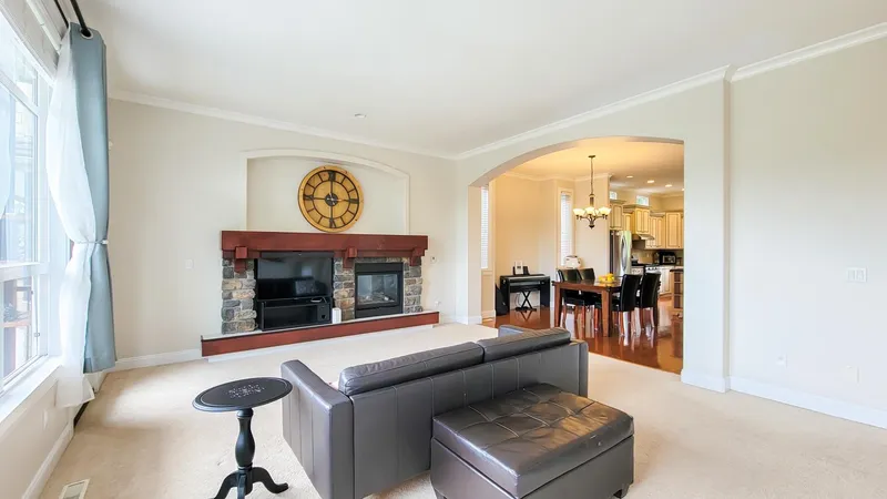 11382 154A STREET - photo 2 of 25