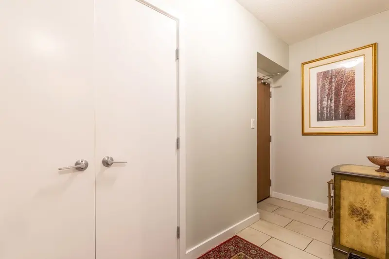 1904 280 ROSS DRIVE - photo 4 of 25