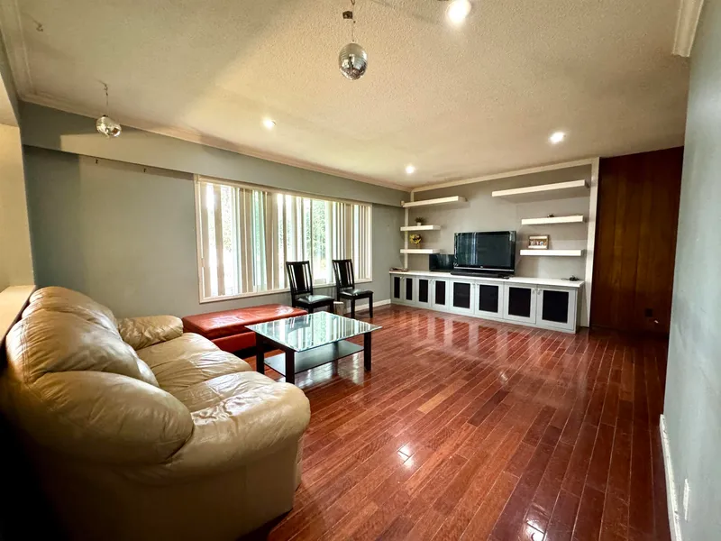 9525 125A STREET - photo 3 of 13