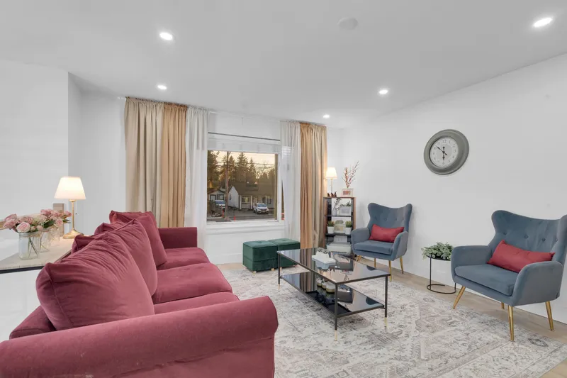 13469 80 AVENUE - photo 4 of 25