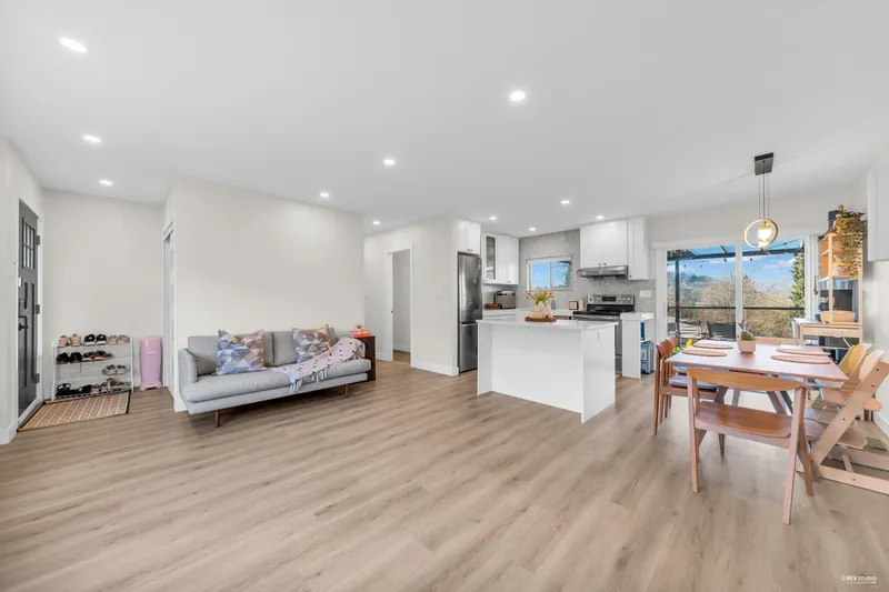 7247 BARNET ROAD - photo 4 of 25