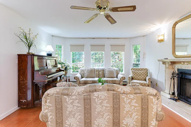 8006 CHESTER STREET - photo 3 of 25