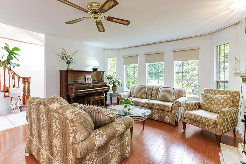 8006 CHESTER STREET - photo 4 of 25