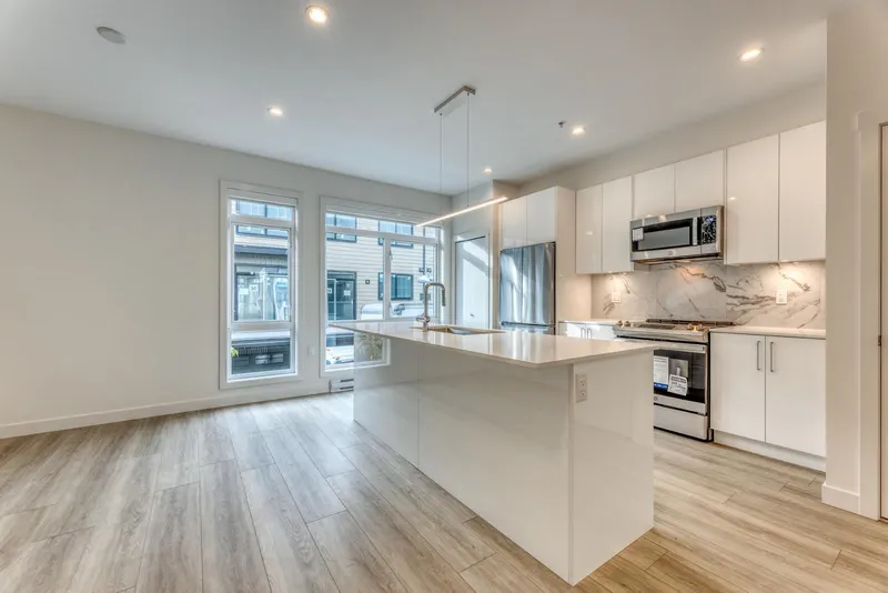 54 4337 BOUNDARY ROAD - photo 3 of 25