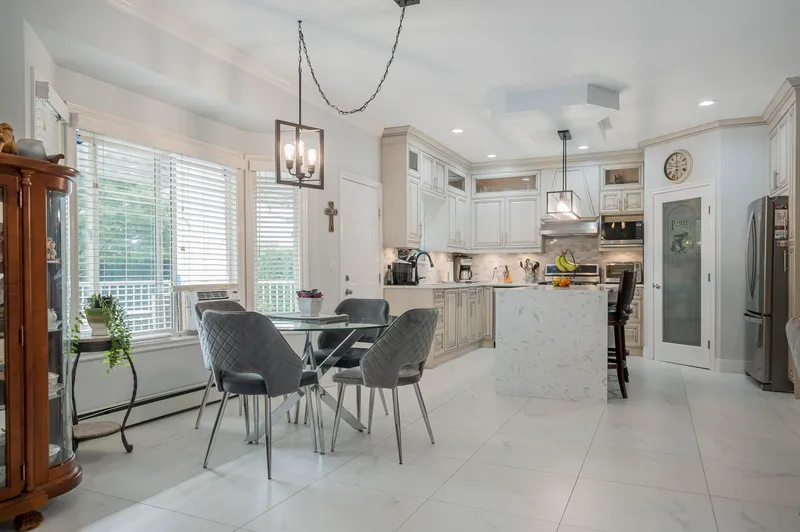 6758 150 STREET - photo 3 of 25