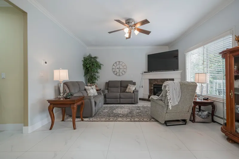 6758 150 STREET - photo 4 of 25