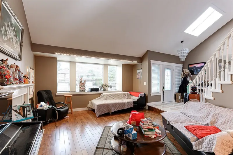 9420 157 STREET - photo 4 of 25