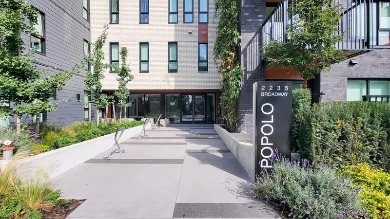 401 2235 E BROADWAY - photo 2 of 25