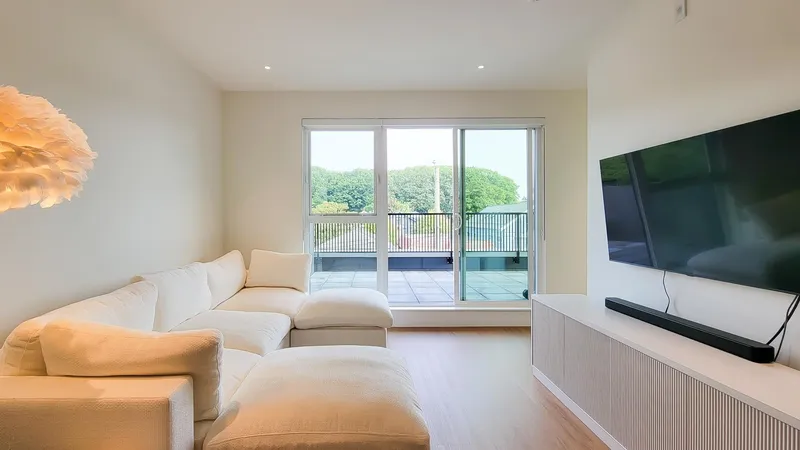 401 2235 E BROADWAY - photo 4 of 25