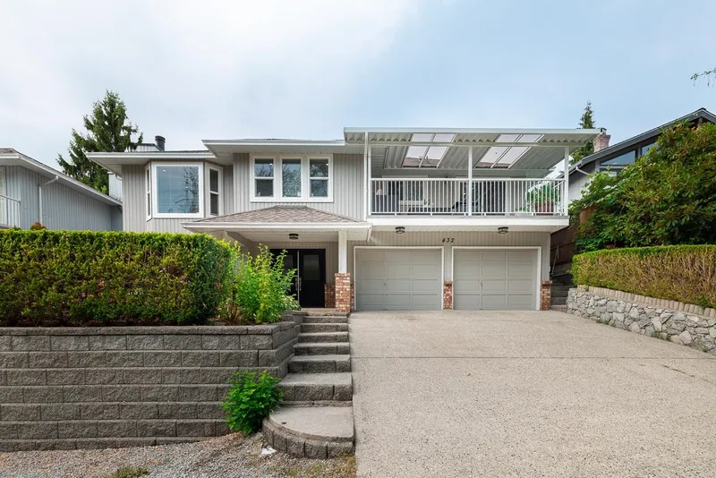 432 RIVERVIEW CRESCENT - photo 1 of 25