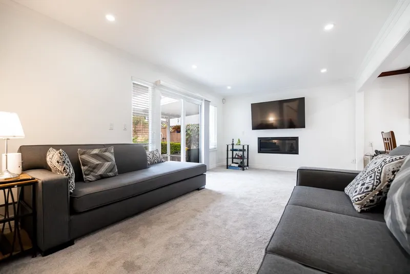 432 RIVERVIEW CRESCENT - photo 3 of 25