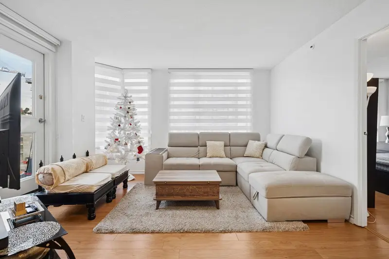 1402 828 AGNES STREET - photo 2 of 25