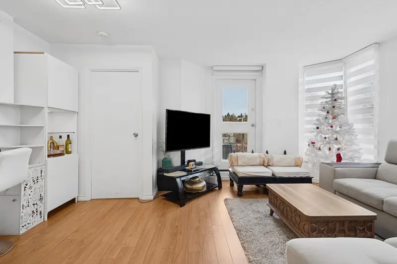 1402 828 AGNES STREET - photo 4 of 25