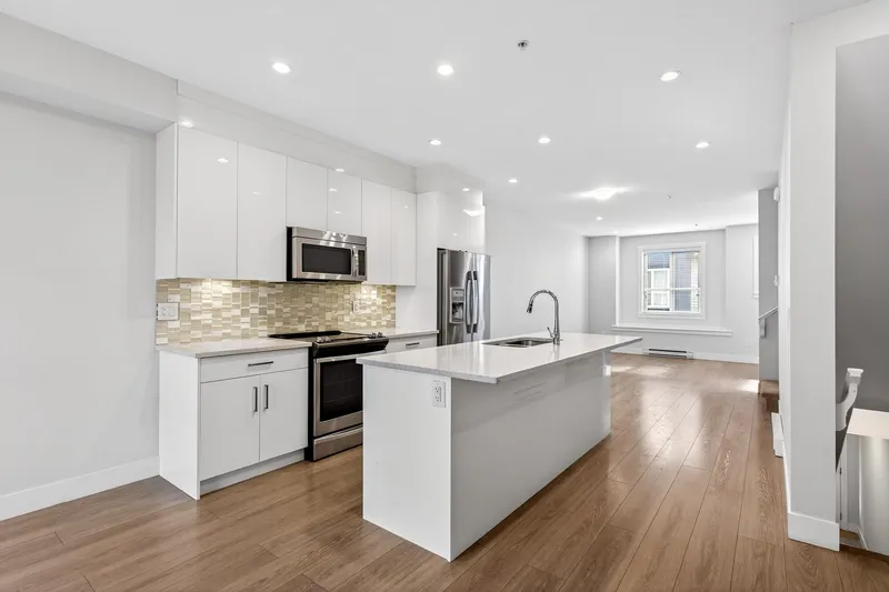 55 20860 76 AVENUE - photo 3 of 25