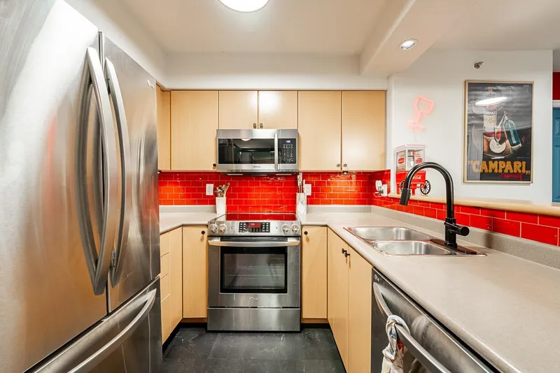 706 680 CLARKSON STREET - photo 4 of 25