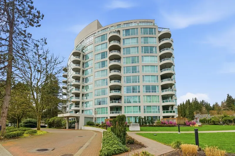 1004 995 ROCHE POINT DRIVE - photo 1 of 25