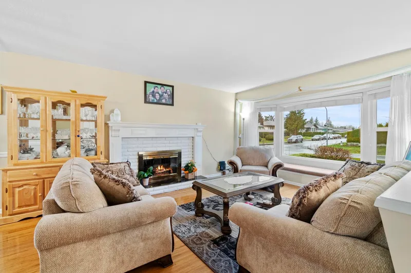 920 GROVE AVENUE - photo 4 of 25