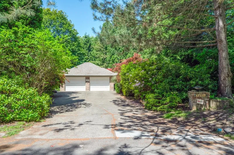 13553 25 AVENUE - photo 1 of 25